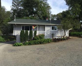 Sapphire Canyon Vineyard Guest House - Geyserville - Edificio