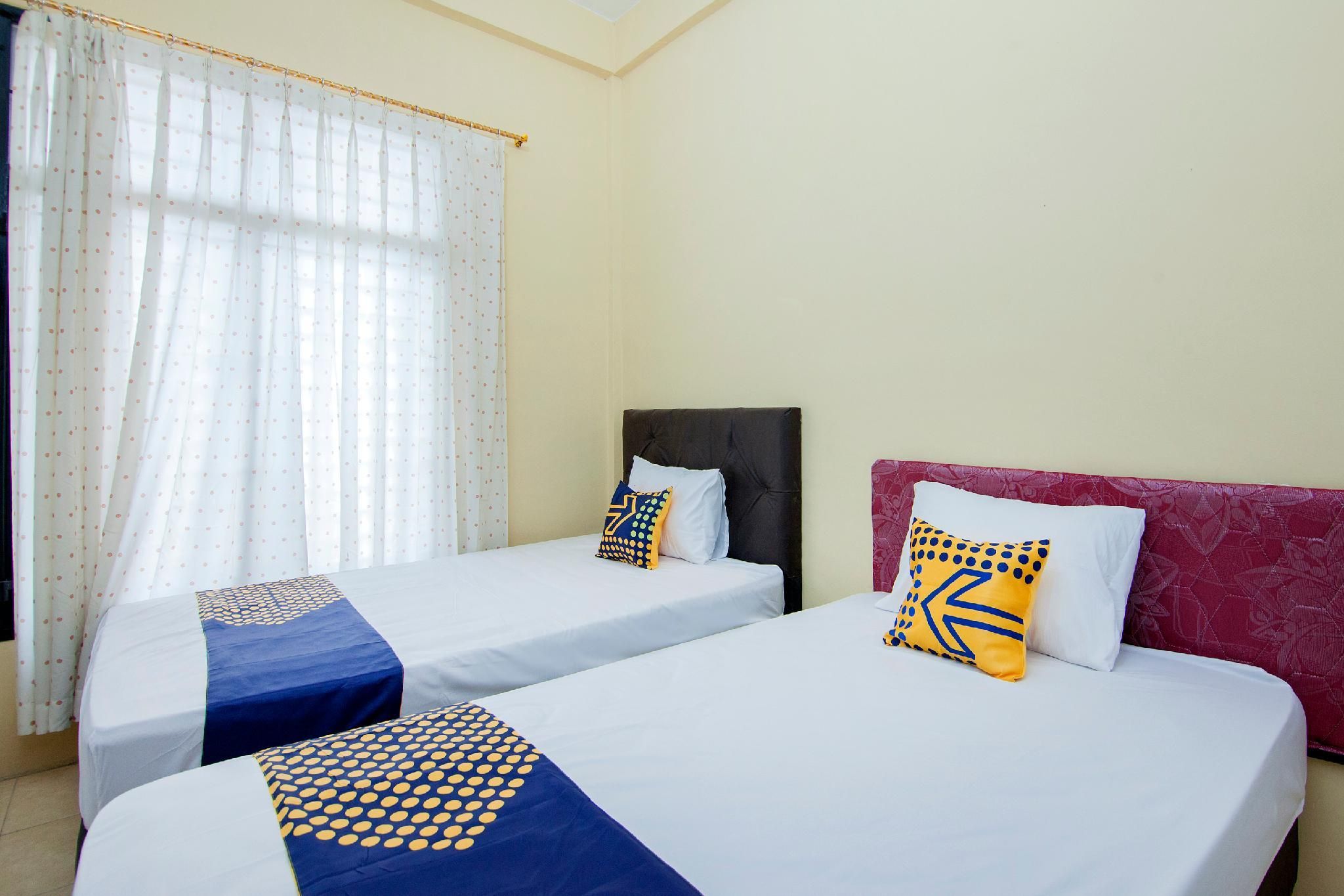Spot On 2076 Hotel Stadion - Berastagi - Schlafzimmer
