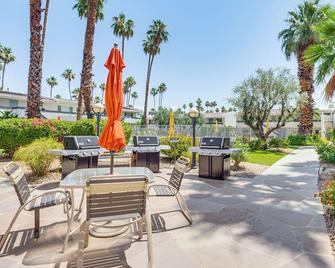 2 Mi to Downtown: Gated Condo in Palm Springs - Palm Springs - Patio