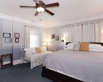 Loganberry Inn - Fulton - Bedroom