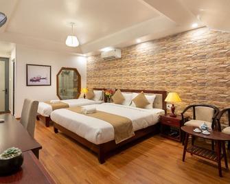 Flame Flowers Homestay - Hoi An - Bedroom