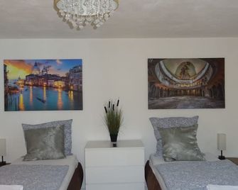 Ferienhaus del Pueblo - Weiden in der Oberpfalz - Bedroom