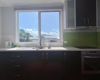 The Mountain Riveting House at Risdon vale - Risdon - Cocina