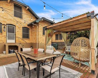 Brick & Creek House home - Sutter Creek - Patio