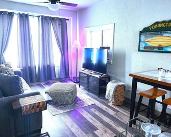 Central Suite - Golden - Living room