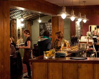 Oak Inn - וורצ'סטר - בר