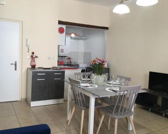 Tapis vert 2 - Cahors - Salle à manger