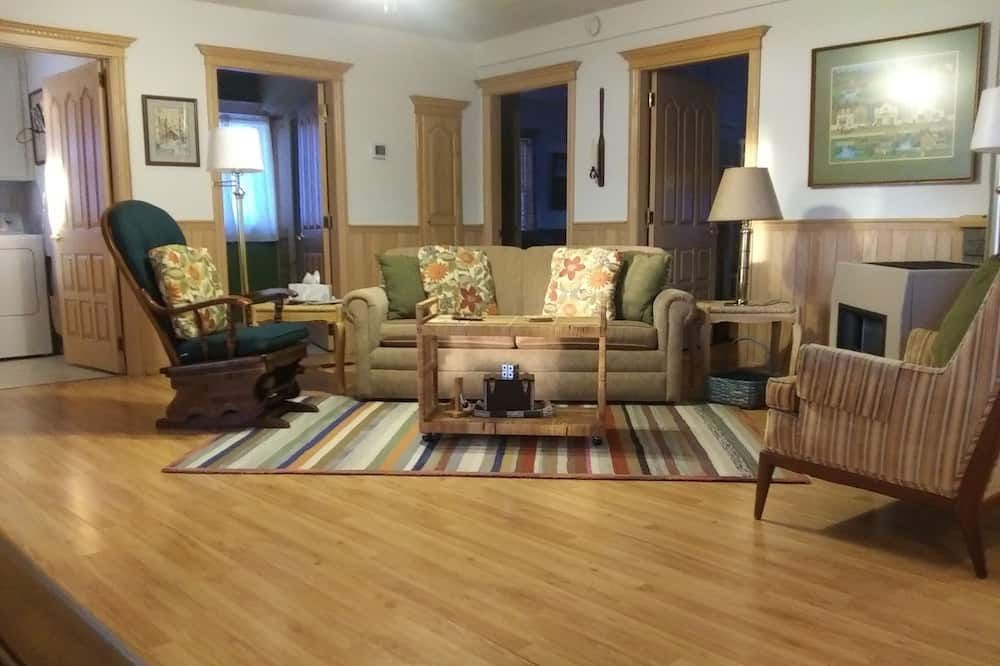 Relaxing lakeside getaway: fishing, golf, wifi, quaint shops and diners - Syracuse - Sala de estar