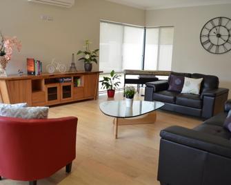 Ellard Bed & Breakfast - Perth - Living room