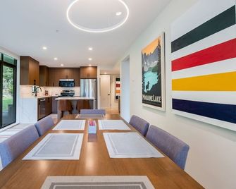 Ravencrest by Outpost Whistler - Whistler - Dining room