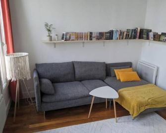 40m2 Flat, Lovely and Spacious, Close to many 2024 Olympic strategic points. - Suresnes - Sala de estar