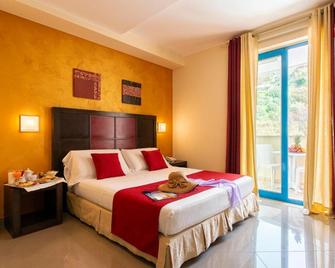 Grand Hotel La Tonnara - Amantea - Schlafzimmer