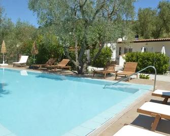 Agriturismo Valle Dei Gelsi - Peschici - Piscina