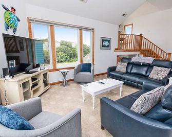 Soundside, Hot Tub, Community Amenities, Ms2, Catchin Waves - Corolla - Living room