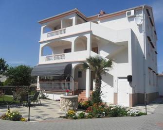 Apartmani Sanja - Vrsi - Budynek