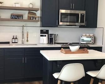 Chic apartment with AC and WiFi in fabulous Upland - Upland - Kitchen