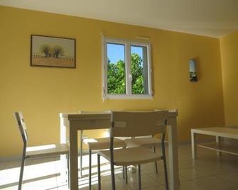 Camping la Rouviere les Pins - Vagnas - Essbereich