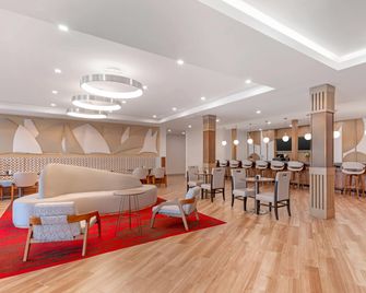 Cambria Hotel & Suites Plymouth - Plymouth - Lobby