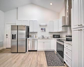 Sleek Tavares Condo 3 Miles to Downtown - Tavares - Keuken