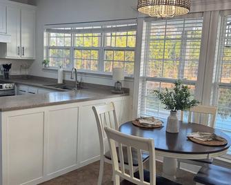 Serenity Cabin at the Altamaha River- Fishing & Hunting Paradise - Jesup - Kitchen