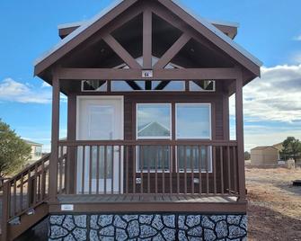 064A Brand New Peaceful Chalet with Loft & King Bed near Grand Canyon South Rim - Valle