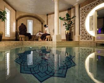 Grand Hotel Continental Bucuresti - Bukarest - Uima-allas