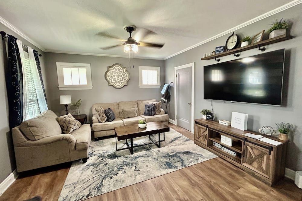 Cozy Home Away from Home 10 min from Franciscan University - Weirton - Obývací pokoj