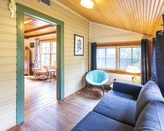 Hibiscus Coffee & Guesthouse - Santa Rosa Beach - Huiskamer