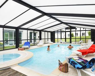 Domaine de la Baie- T2 4 pers. by Interhome - Audierne - Pool