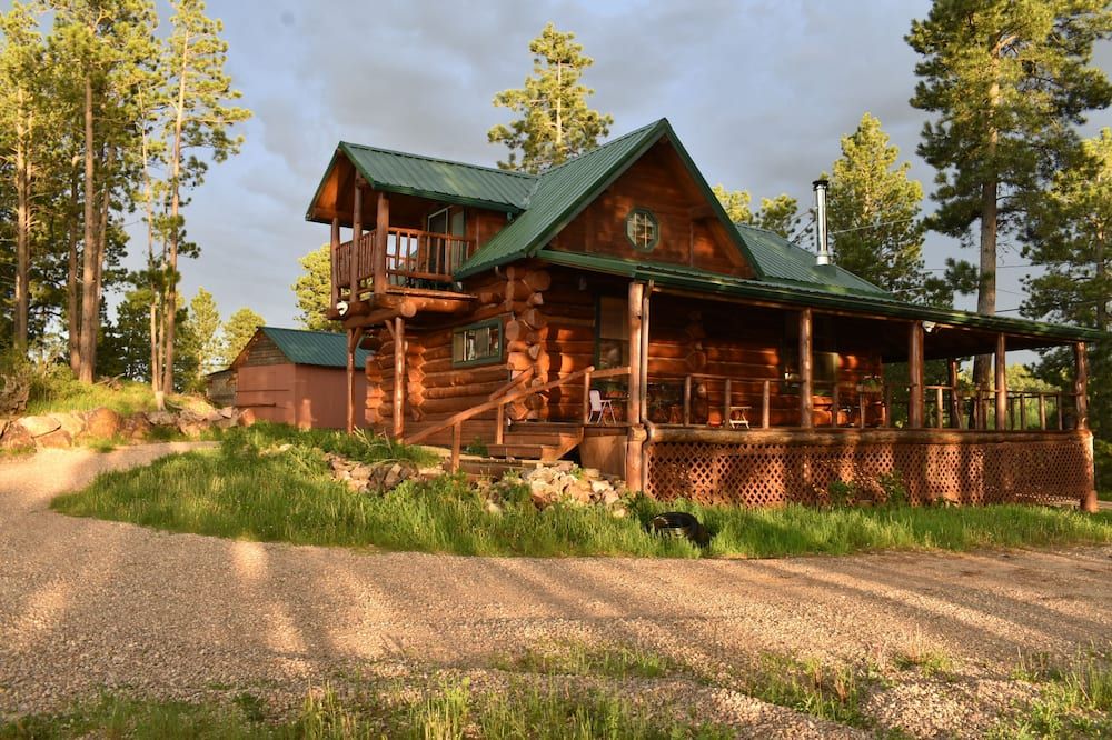 Secluded Log Cabin Retreat on 5 Acres and Stunning Long Views - Deadwood - Building