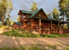 Mountain Crest: Your Retreat for Tranquility and Adventure in Northern Hills! - Deadwood