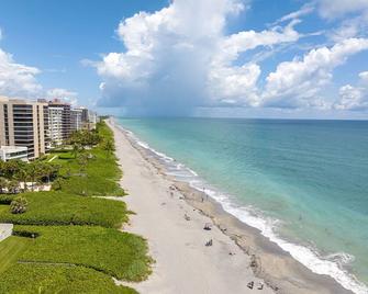 Luxury Beachside Condo 2 Steps to the Beach! - Juno Beach - Beach