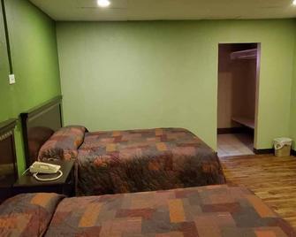Trailway Motel - Fairview Heights - Schlafzimmer