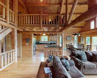 Grand Pines Lodge, Ultimate Log Luxury, Stunning Views, Hot Tub & Sauna, Ev Charger, 3d Tour - Upper Jay - Sala de estar