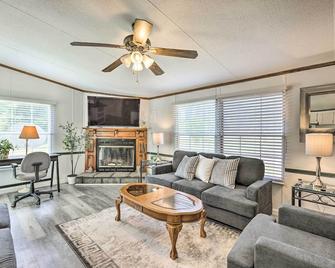 Charming Countryside Home w/ Covered Porch! - Livingston - Sala de estar