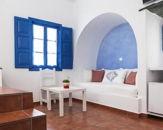 Aegeo Hotel - Folegandros - Living room