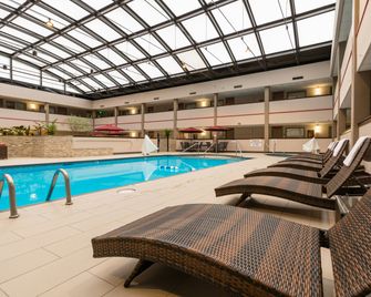Holiday Inn Brookfield - Milwaukee by IHG - Brookfield - Басейн