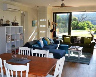 Pleasant Banks - On the banks of the river - Aireys Inlet - Dining room