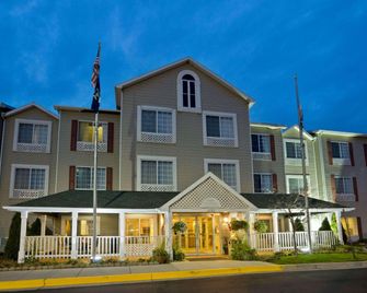 Country Inn & Suites by Radisson Grand Rapids Air - Cascade - Gebouw