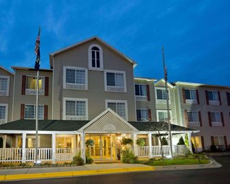 Country Inn & Suites by Radisson Grand Rapids Air - Cascade - Gebäude
