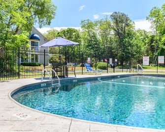 Captains Quarters Motel & Conference Center - Eastham - Pool
