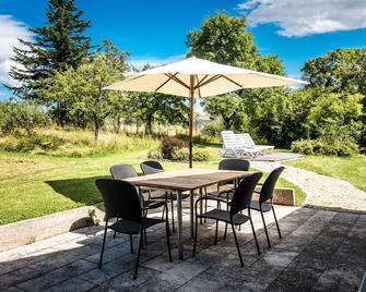 The Blue House - surrounded by greenery - Naturpark Altmühltal - Solnhofen - Patio
