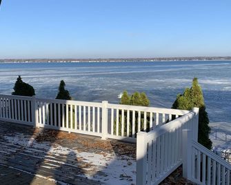 Fall 2023 Dates Open! luxury Beach Resort Home On Beautiful Lake Missaukee - Lake City - Balcón