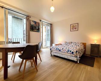 Downtown studio apartment - Saint-Girons - Bedroom