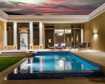 Enala resort - Al Janādirīyah - Piscina