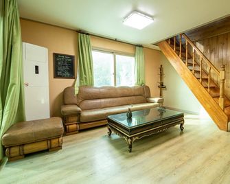 Lionhill Pension - Thành phố Seogwipo - Phòng khách