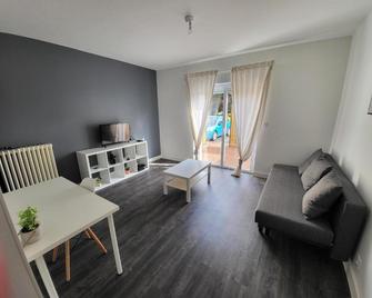 Un bel appartement proche centre ville et 20 mn du Puy du Fou - Cholet - Living room