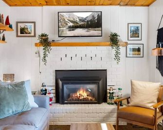 Greer Cozy Cottage (Cabin 103) - Greer - Sala de estar