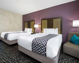 La Quinta Inn & Suites by Wyndham Lake Charles - Westlake - Westlake - Bedroom
