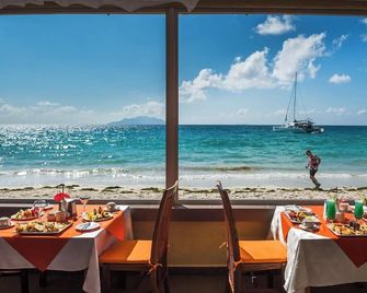Coral Strand Smart Choice Hotel - Beau Vallon